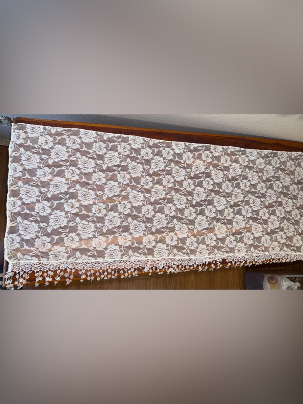 Vintage Floral Lace Roses Tablecloth table runner with crocheted flowers trim